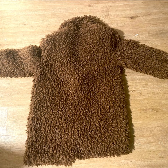 US XL Zara teddy jacket. Silk lining in jacket with two buttons. - Picture 2 of 4